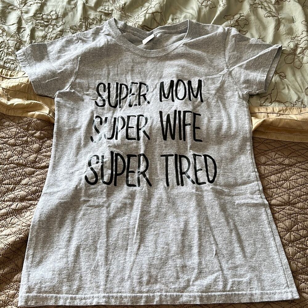 Super Mom T-shirt Size S